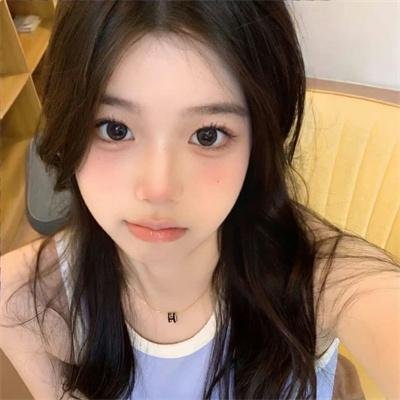 戴脚镣的女孩 海报