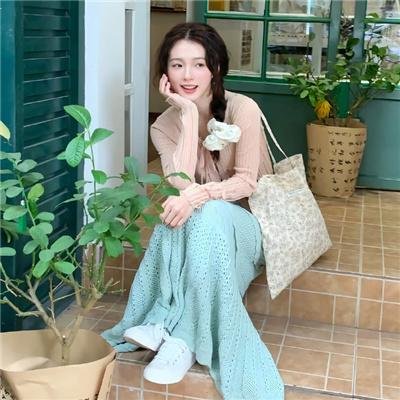 两个月亮 海报